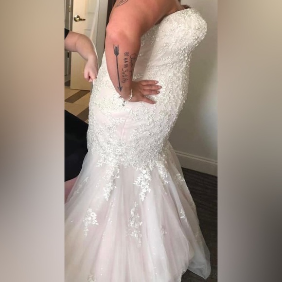 Champagne colored Mermaid style Essence of Australia wedding dress - Picture 7 of 7